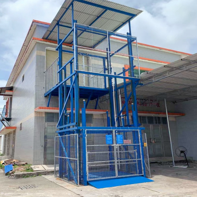 咸宁建材厂室外升降货梯安装
