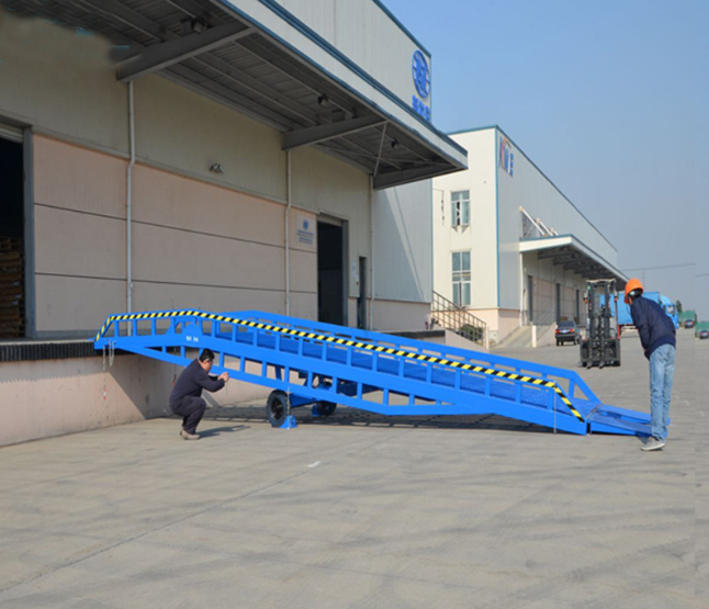 咸宁移动式登车桥应用